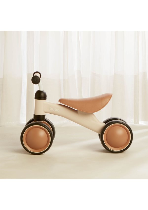 20960_bicicleta_de_equilibrio_4_rodas_bege_02_ambientada02-0u55pos1bu